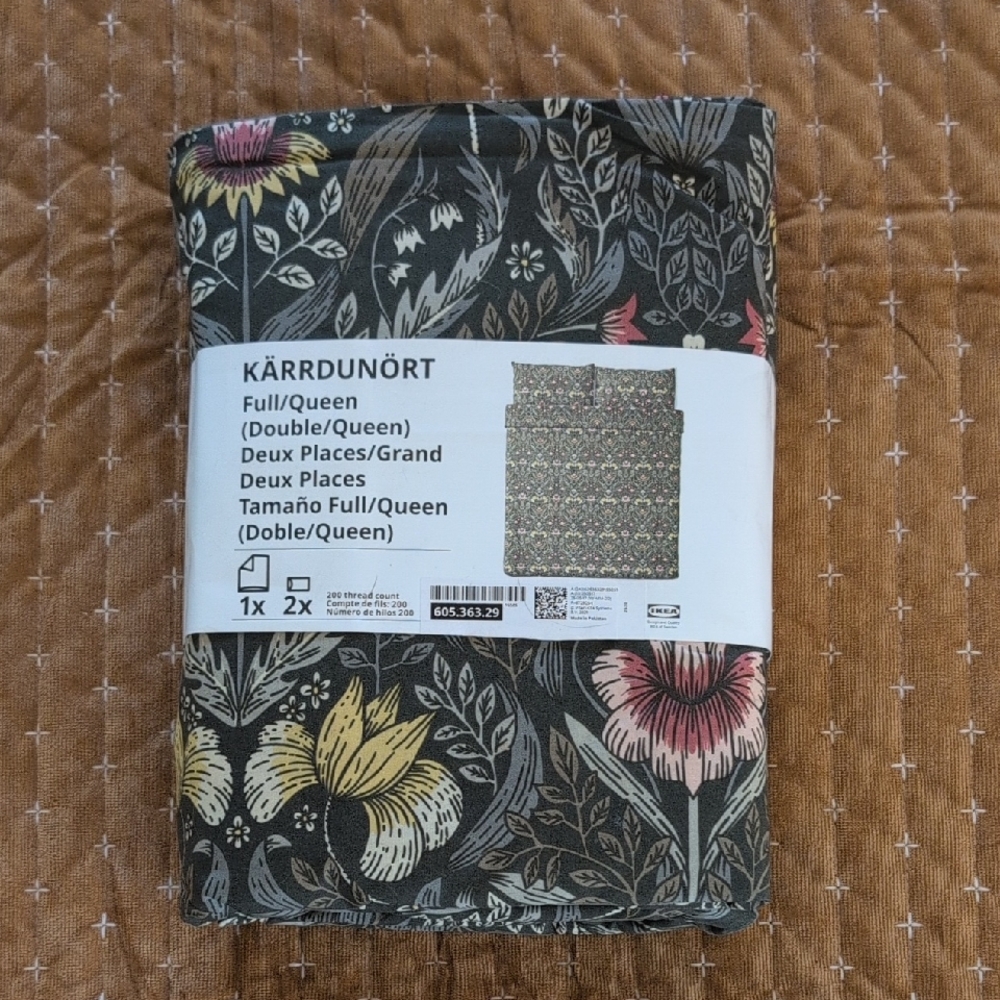 IKEA KÄRRDUNÖRT Duvet Cover - Black with Floral Design